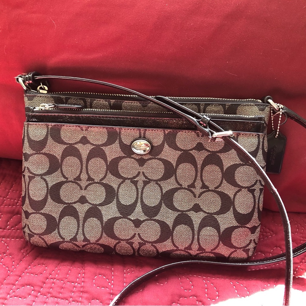 Coach cross purse with removable side clutch, signature black